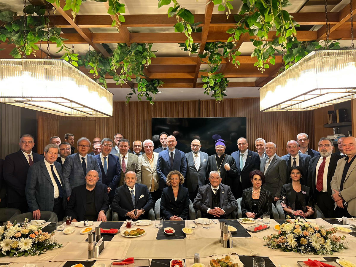 Eski İçişleri Bakanı Süleyman Soylu, Patrik Maşalyan ve Emeni vakıflarının yöneticileriyle  buluştu